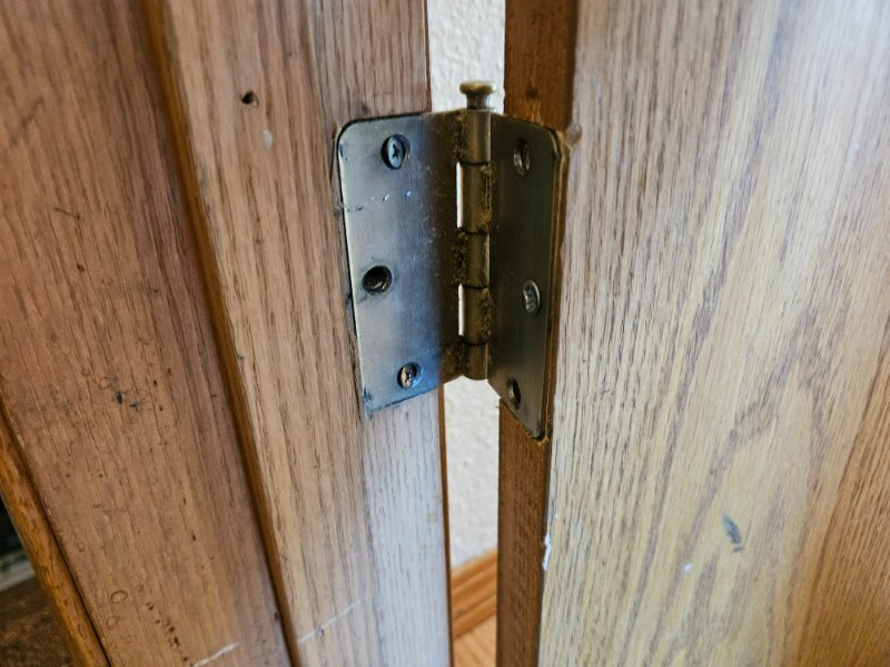 Door hinge