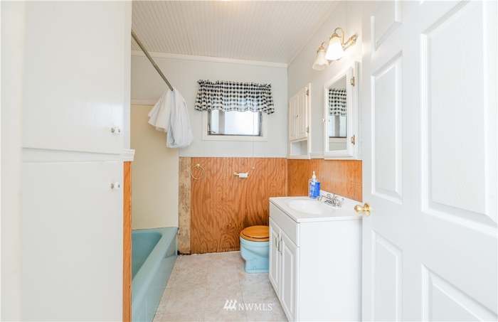 Bathroom before renovation by NW Home Repair Solutions in Skagit County WA